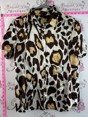 Violet & Claire animal Print Button-Up Blouse in Brown Cream with Gold Accents